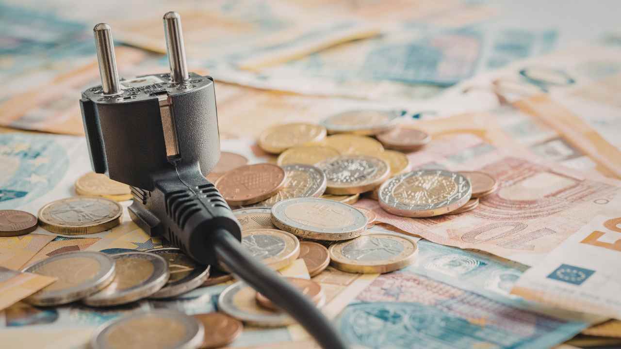 Risparmiate con le bollette, ecco quando accendere lavatrice e lavastoviglie